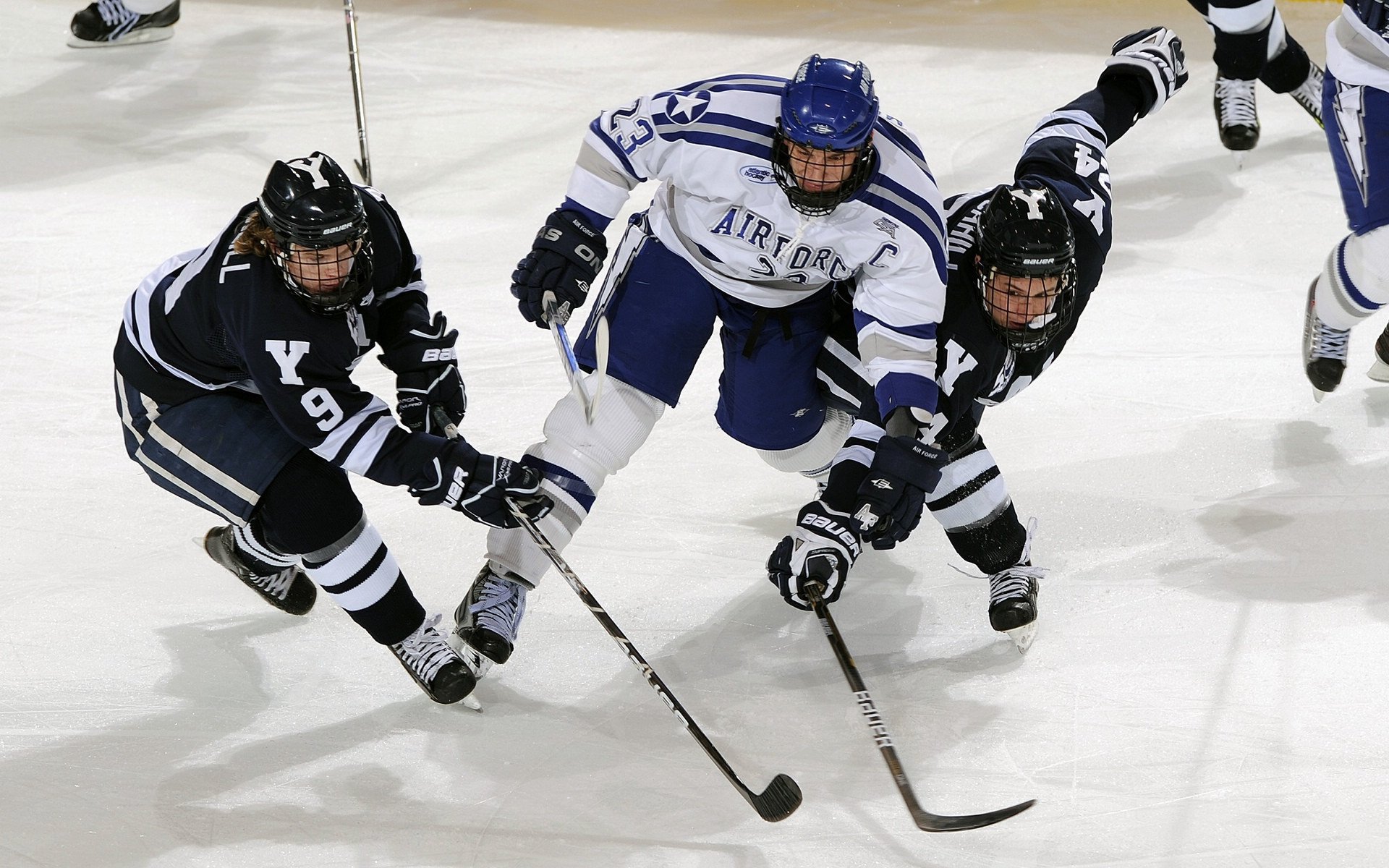 国际足球赛事中，某支球队大获全胜，令人瞩目，某届洲际足球大赛中
